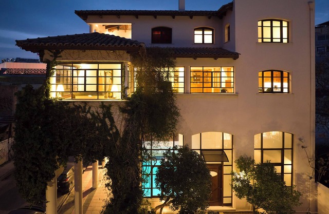 Ma Maison Downtown Villa N°8, Indoor Heated Pool,20 minutes to Acropolis & Plaka