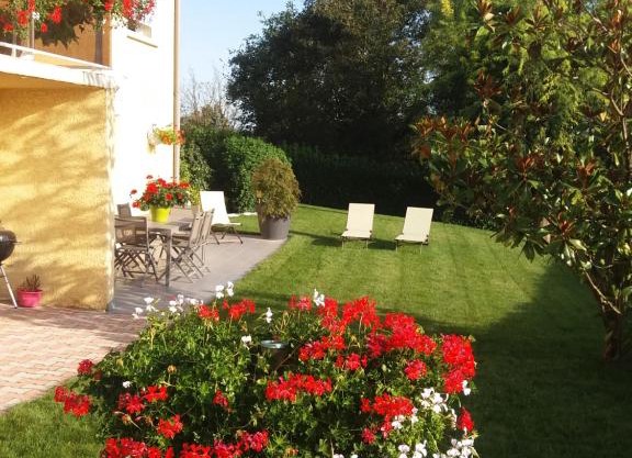 Ma maison fleurie proche AEROPORT LYON ST EXUPERY, LDLC ARENA, Groupama Stadium,Eurexpo