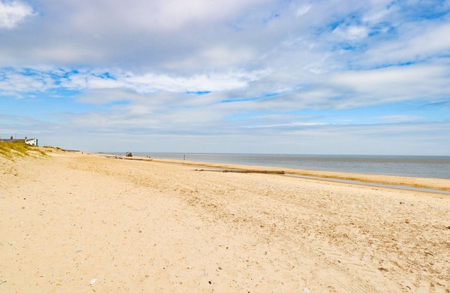 MABBY, character holiday cottage, with a garden in Caister-On-Sea