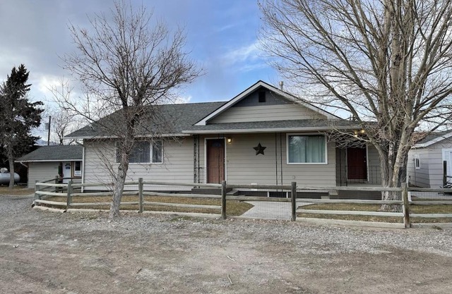 Madison Valley Getaway in Downtown Ennis, MT