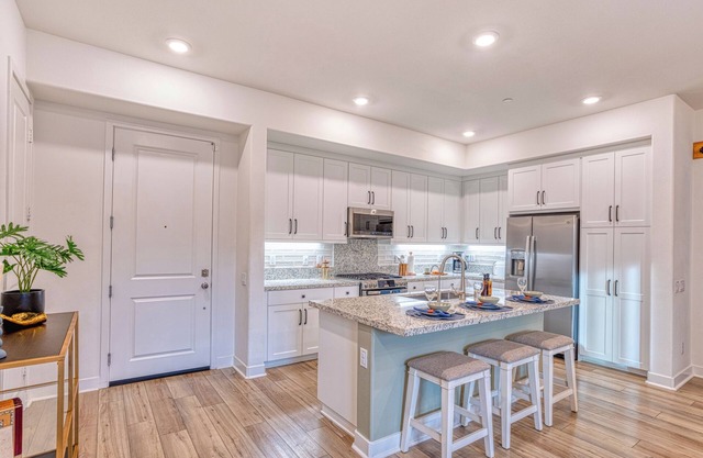 Magic Mountain 3-bedroom condo with WiFi, in delightful Valencia