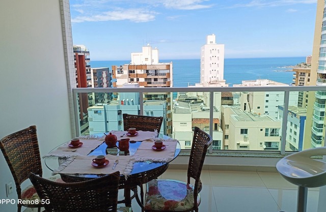 Magnífico apto, vista mar,2 dorms, 2 Wc, Wi-fi, garagem, apenas 3 mins da orla!