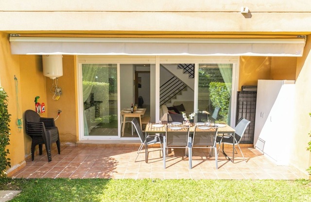 Magnífica duplex renovado con piscina garaje y jardín, frente a la playa de.