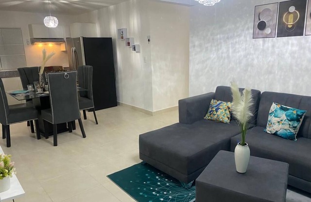 Magnifico apartamento de 3 Habitaciones 4 cama,agua caliente, aire, tv smart etc