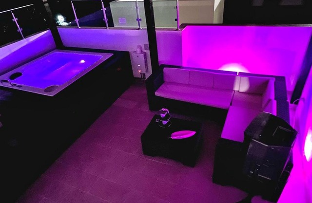 Magnificent Pent House w/Jacuzzi