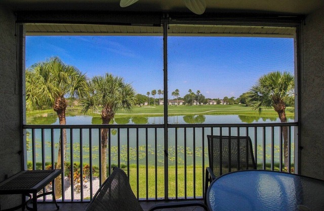 Magnificent 2 BR Lakefront Condo in Heritage Oaks - Tranquil Waters
