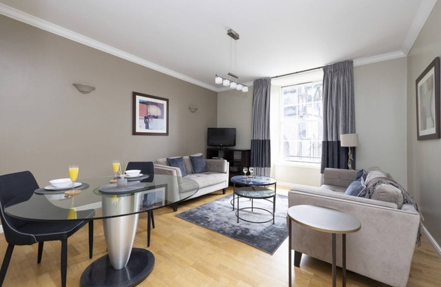 Magnificent Apartment Overlooking St Giles
