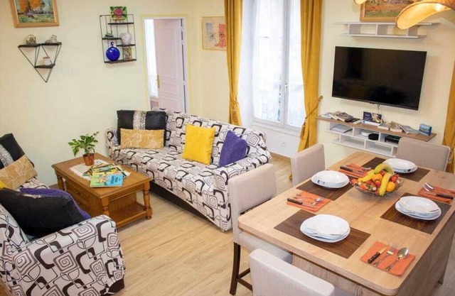 MAGNIFICENT APARTMENT, TOP LOCATION, AC, SECURITY, LE MARAIS SAINT-PAUL