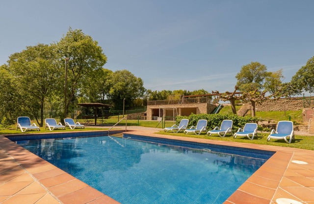 Magnificent house surrounded by fields and forest. Pool and large porch with barbecue