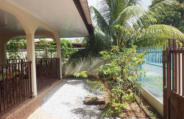 Magnificent house with parking space right in front