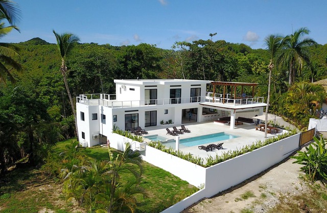 Magnificent new modern villa with sea view 5 bedrooms