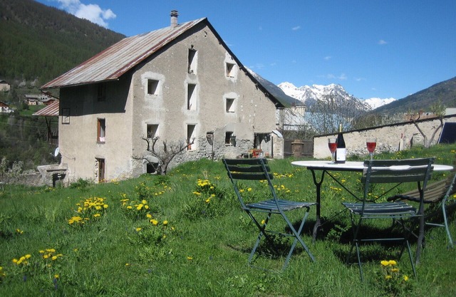 magnificent renovated chalet - sleeps max 8 adults