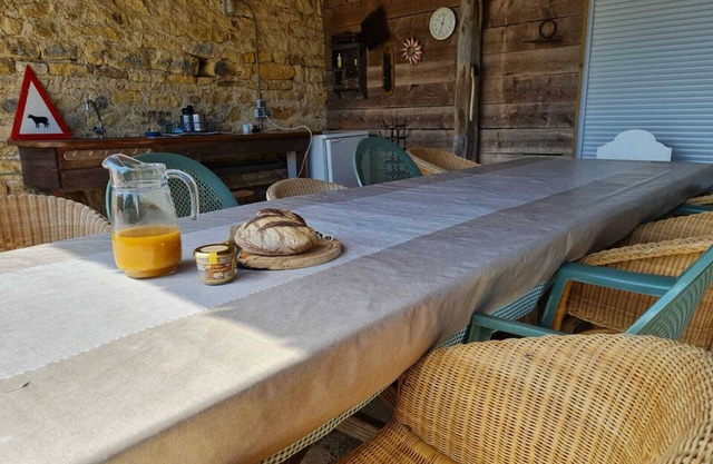 Magnificent typical Morvan house with swimming pool