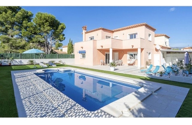 MAGNIFICENT VILLA/SUMMER KITCHEN 8 pers. POOL/WIFI/NETFLIX 4 bd/2 baths