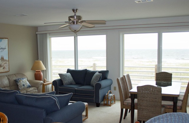 Magnificent Views From This OCEANFRONT 4 Bedroom 3 Bath Cottage
