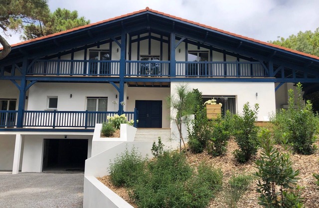 Magnificent villa - Lake, sea and town on foot - Heated swimming pool
