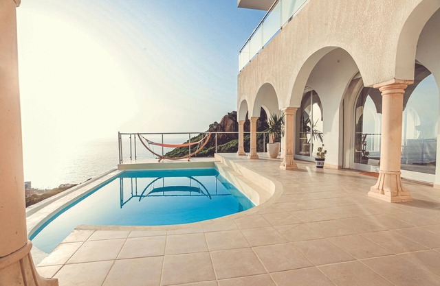 Magnifique Villa Avec Piscine et vue sur mer & Montagnes
