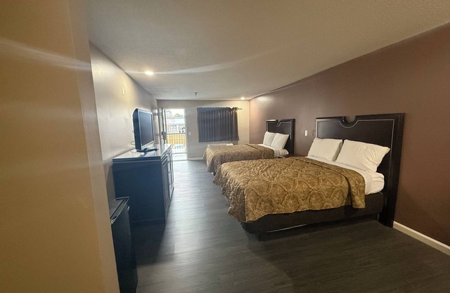 Magnolia Bay Hotel & Suites