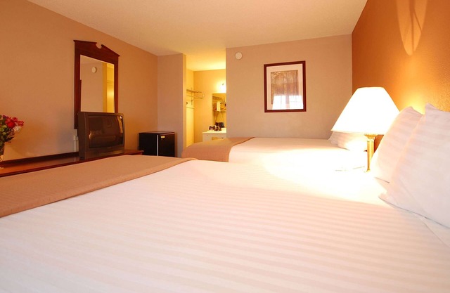 Magnuson Hotel Red Baron