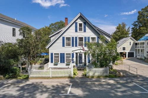 Main St Location Walk To Church Landing Pets