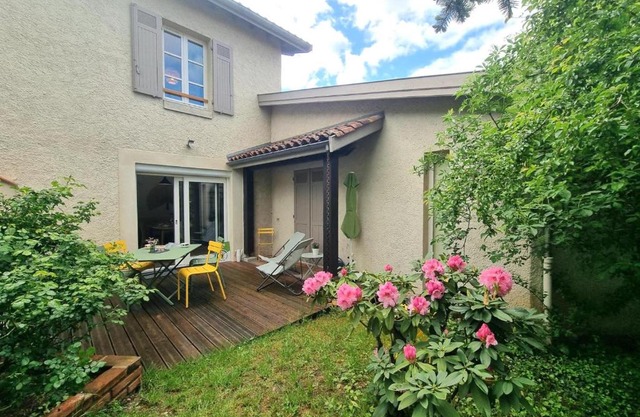 Maison cosy avec terrasse, jardin fleuri, et tout confort à Saint-Galmier - FR-1-496-292