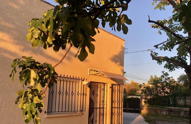 Maison Dans Village Médiéval de Caractere