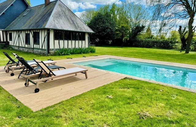 Maison de Campagne Avec Piscine et Terrain de Sport