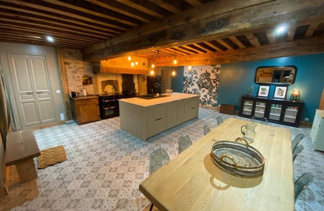 Maison de Campagne Avec SPA en Pleine Nature, Idéale Pour les Familles!