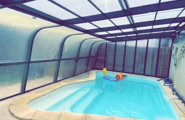 Maison de vacances avec piscine chauffée et spa