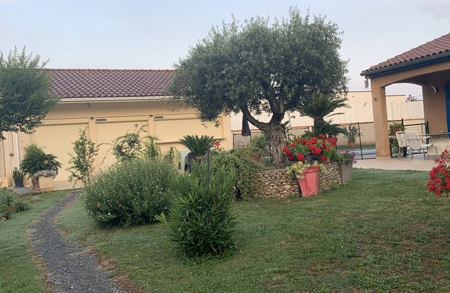 Maison de Vacances Piscine Partagée Parking Privé et Sécurisé Grand Espaces