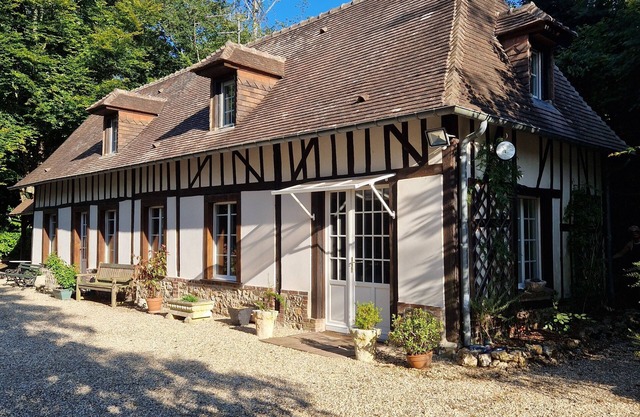 Maison Individuelle au Bord de la Rivière