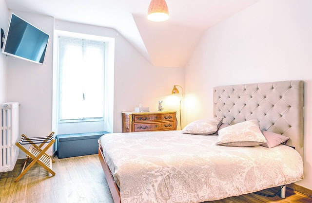 Maison Louis le tonnelier, Relaxation area with sauna + outdoor pool & table soccer