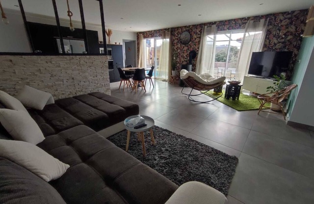 Maison Paisible Dans les Hauteurs de Millau