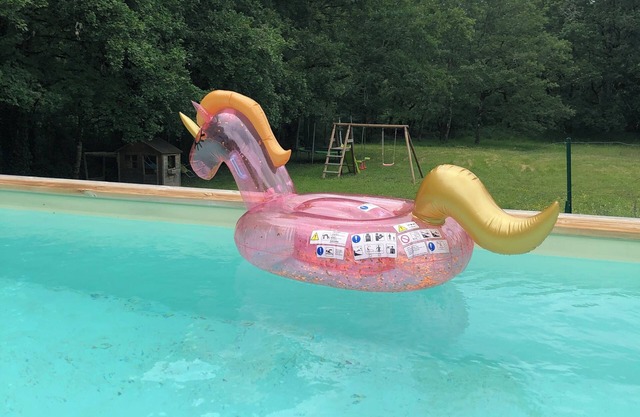 Maison Récente Avec Piscine à la Campagne