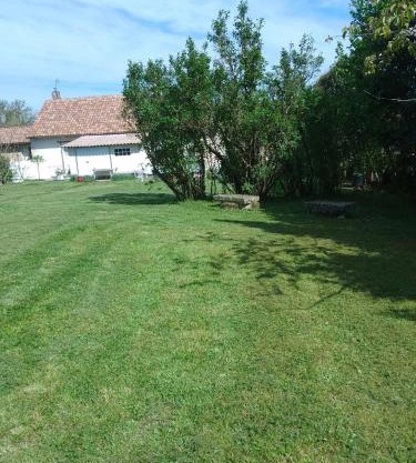 Maison spacieuse à Vic-Fezensac avec jardin