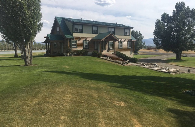 Majestic Log home on Private Lake- Close to Fly Fishing, Swimming & Hiking