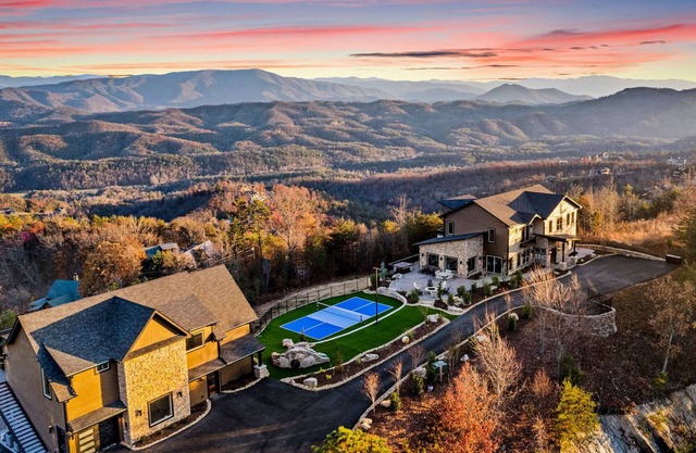 Majestic Paradise ~ Pickleball Court ~ Indoor Pool ~ Spectacular Views!