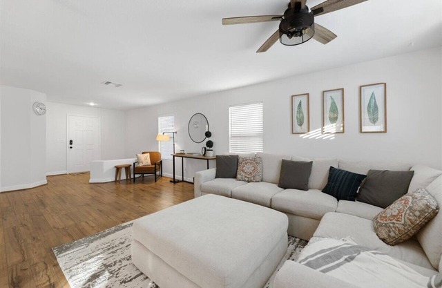 Majestic Pine 4bd/3 bath Wifi Pool BBQ grill