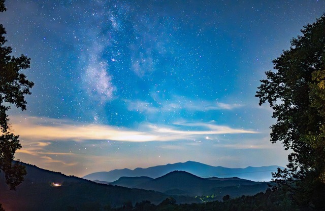 Majestic Views: 2 King Suites+Fire Pit+Fast Fiber Optic Internet