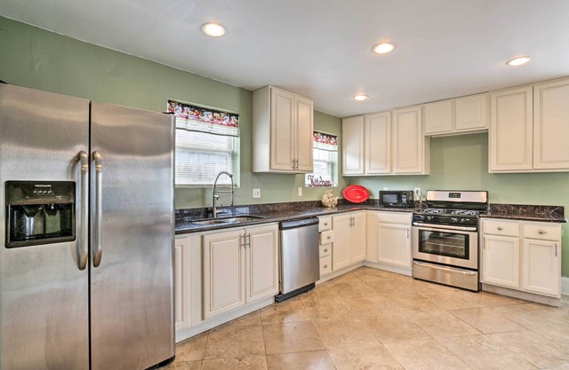 'Major Manor' New Orleans Home w/Pool & Game Room