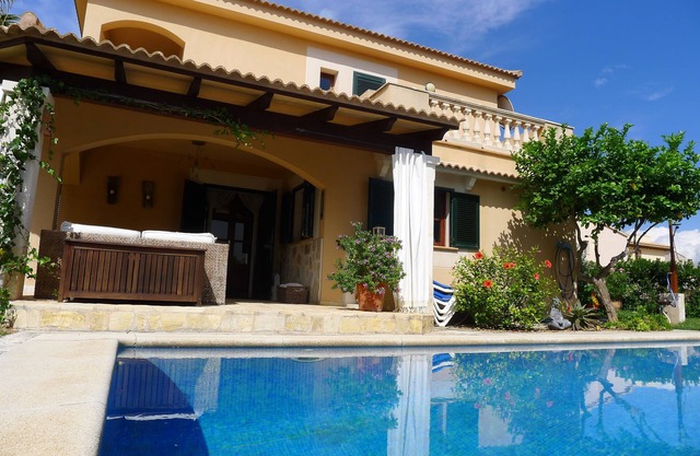 Majorcan style private house with 3 bedrooms, 2 bathrooms, 3 terraces, pool, BBQ