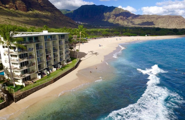 Makaha Ocean Lullaby. The famous Makaha surf beach!