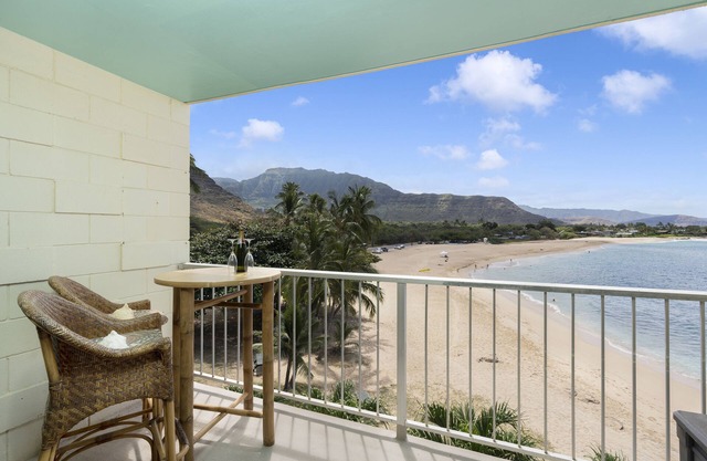 Makaha Shores Beach Front Ocean View Studio W/AC
