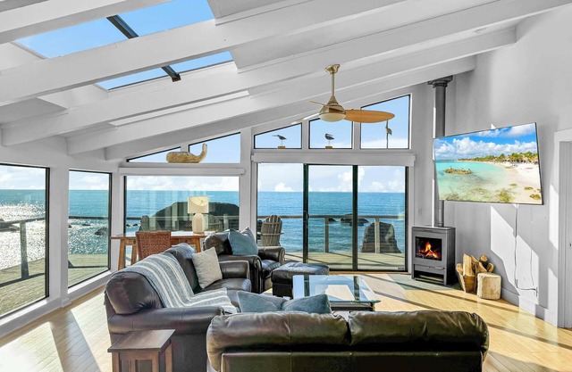 Malibu of the North Oceanfront w 3 Suites