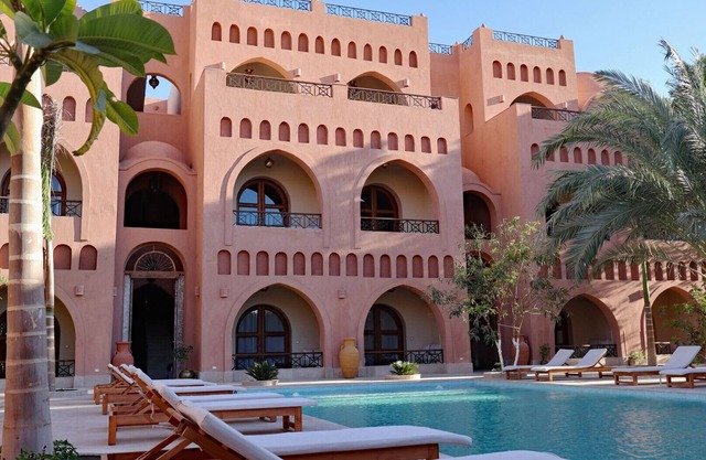 Malkata House - 32 ppl - Desert Oasis: Pool & Dine
