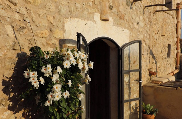 Mallorca Holiday House - Beautiful stonehouse with stunning Tramuntana views.