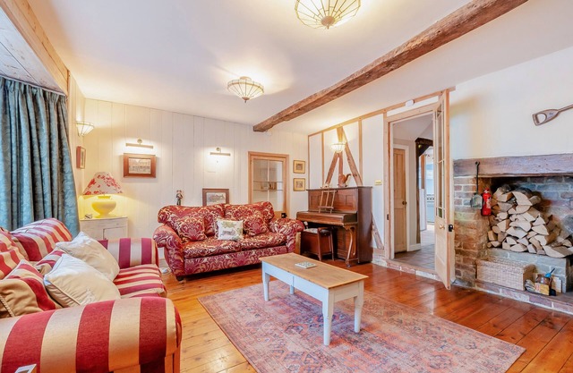 Malt Shovel House - Three Bedroom House, Sleeps 6