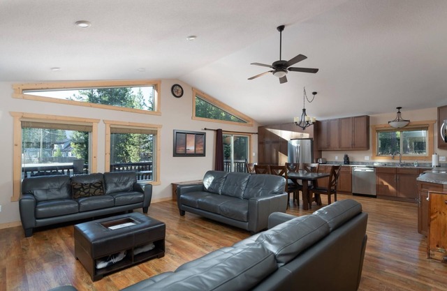 Mama Bear Cabin Rental