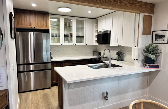 Mammoth Creekside Cozy Escape ✨Newly Remodeled with Mtn Views & Prime Location