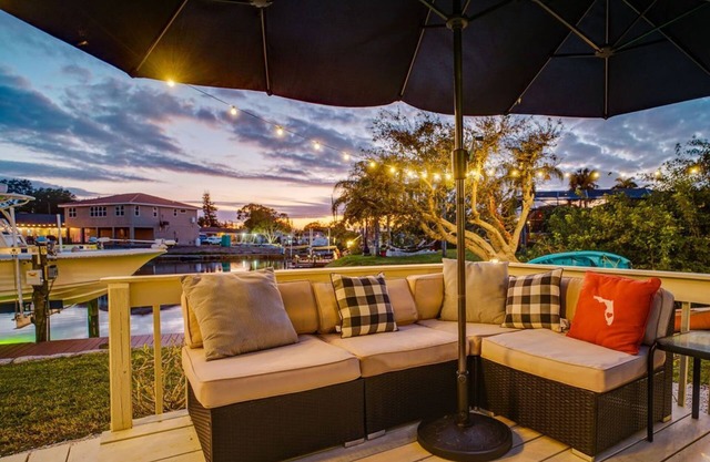 Manatee Cove: Private Oasis with Wildlife, Hot Tub & Fun Game Room!